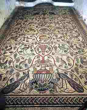 Armnsk mozaika v pln sv krse (13 kB)