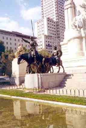 Miguel de Cervantes v madridskm vedru a Don Quijote a Sancho Panza v zi madridskho slunce (11 kB)